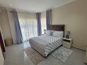 3 bedrooms, iron/ironing board, WiFi, bed sheets