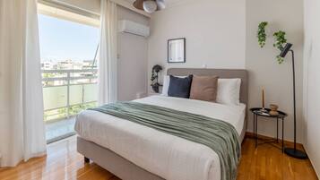 2 quartos, escrivaninha, ferros/tábuas de passar roupa