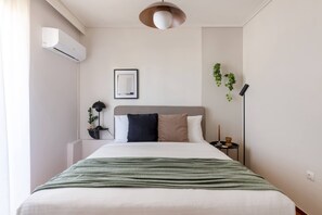 2 bedrooms, desk, iron/ironing board, free WiFi - Modern Escape 2BR Apartment in Glyfada (Glifada)