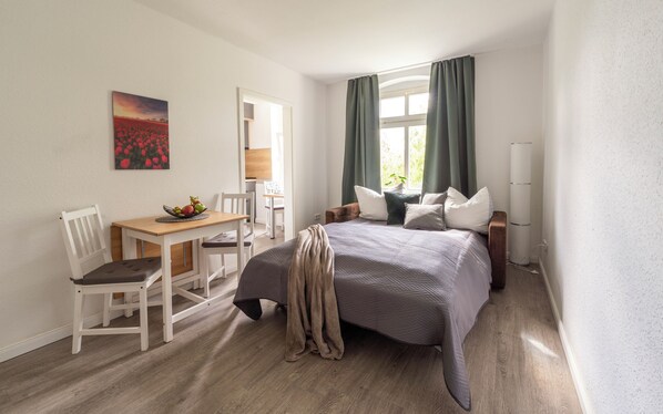 2 bedrooms, WiFi, bed sheets