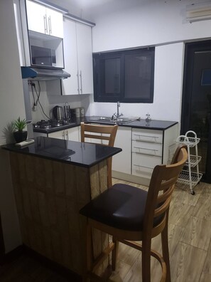 Private kitchen - Cozy cottage in a serene environment  (Lusaka)