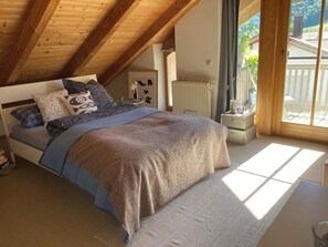 1 bedroom, bed sheets