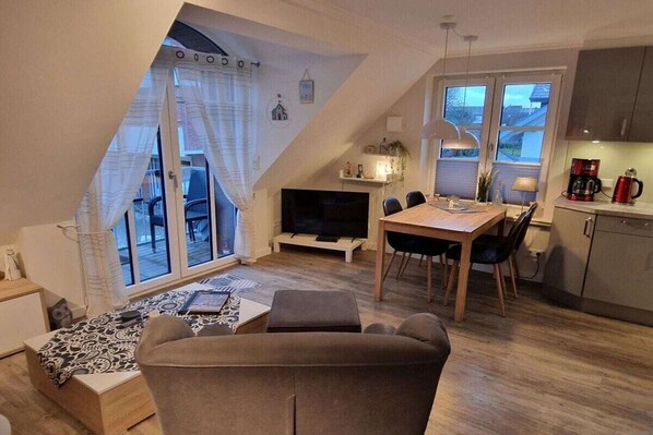 Smart TV, DVD player, stereo