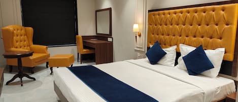Habitación Deluxe doble | Sistema de insonorización, tabla de planchar con plancha, wifi gratis