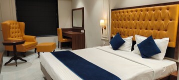 Habitación Deluxe doble | Sistema de insonorización, tabla de planchar con plancha, wifi gratis