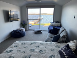 5 bedrooms, desk, iron/ironing board, WiFi