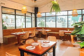 Restaurant - Connector Hostel (Makati)
