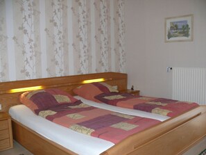 1 bedroom, iron/ironing board, Internet, bed sheets