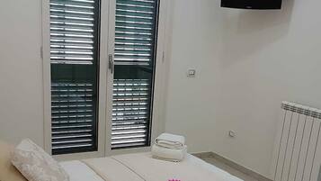 1 bedroom, WiFi, bed sheets