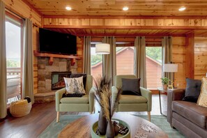 Smart TV, fireplace - Evergreen Lodge by AvantStay | Indoor Pool, Game Room & Theater (Sevierville)