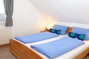 1 chambre, lit parapluie, Wi-Fi gratuit, draps fournis