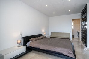 5 bedrooms, iron/ironing board, free WiFi, bed sheets - Villa Andaluz ~ Roses Mas Fumats (Roses)