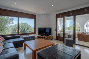 Smart-TV, videospill og bordtennis