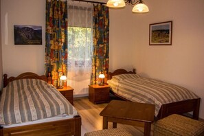 2 bedrooms, iron/ironing board, free WiFi