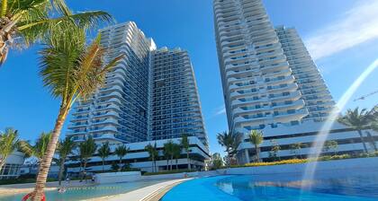 Hailey's Crib @ Azure North