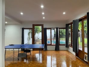 Games room - Comfy 5 Bedroom retreat stay at Melbourne! (Brighton East)