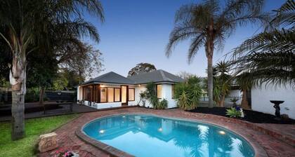 Comfy 5 Bedroom retreat stay at Melbourne!