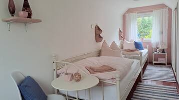 3 chambres, fer et planche à repasser, lit parapluie, Wi-Fi gratuit