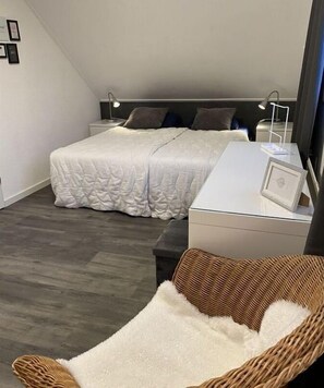 3 chambres, bureau, fer et planche à repasser, accès au Wi-Fi (inclus)