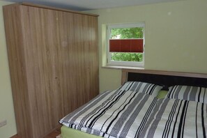 1 bedroom, iron/ironing board, free WiFi, bed sheets - Hilma in the holiday home Bero (Crinitzberg)