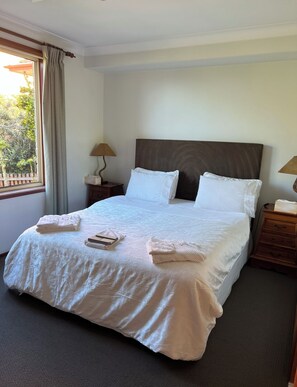 4 bedrooms, iron/ironing board, WiFi, bed sheets - Rooms (ensuite and shared) opposite John Hunter Hospital (New Lambton Heights)