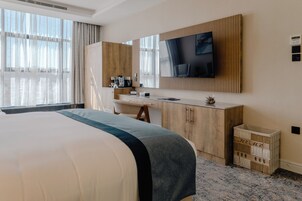 Suite presidencial, vistas a la ciudad | Sábanas de algodón egipcio y ropa de cama de alta calidad