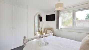 2 bedrooms, iron/ironing board, travel crib, free WiFi