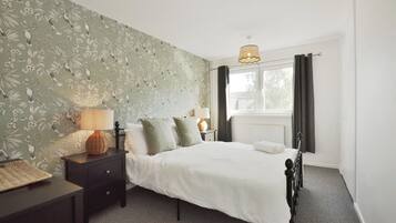 2 slaapkamers, een strijkplank/strijkijzer, reisbedje, gratis wifi