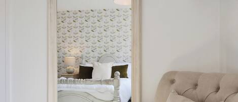 2 slaapkamers, een strijkplank/strijkijzer, reisbedje, gratis wifi