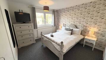 2 bedrooms, iron/ironing board, WiFi, bed sheets
