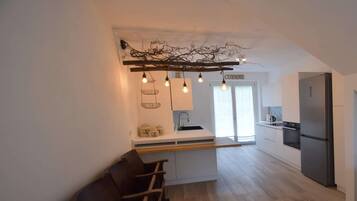 Frigorifero, forno, piano cottura, lavastoviglie