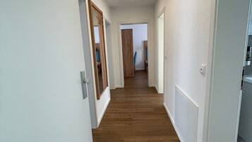 2 bedrooms, desk, laptop workspace, free WiFi