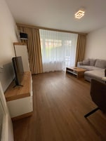 Smart TV 35 pulgadas con canales de televisión por cable