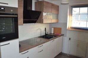 Kylskåp, ugn, spishäll och diskmaskin