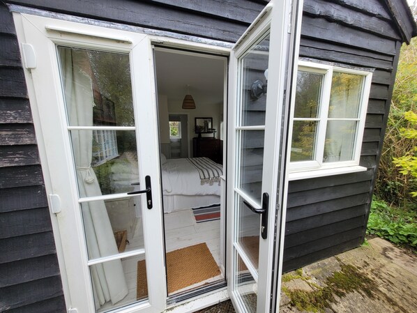 5 bedrooms, desk, iron/ironing board, WiFi - Cosy and warm old school country house surrounded by countryside and walks (Colchester)