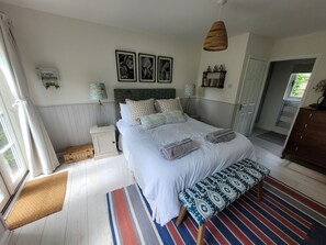 5 bedrooms, desk, iron/ironing board, WiFi