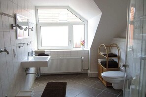 Shower, hair dryer - de Boer Comfortable holiday residence (Jever)
