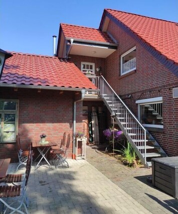 Außenseite Ferienhaus [Sommer]