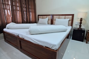Executive Room, City View | Desk, laptop workspace, iron/ironing board, free WiFi