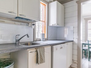 Kühlschrank, Geschirrspüler, Kochgeschirr/Geschirr/Besteck