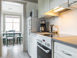 Kühlschrank, Geschirrspüler, Kochgeschirr/Geschirr/Besteck