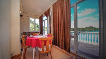 Apartment (Apartments Filipović - One Bedroom A) | Dining room