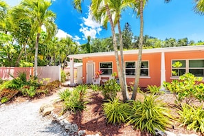 Exterior - Heated Pool, Dock, Kayaks, Turtle Beach 1-mile & Crescent Beach 2-miles, 1-bdr (Siesta Key)