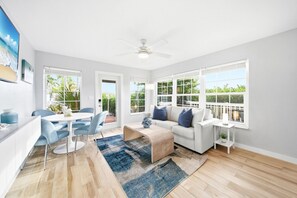 Smart TV, livros, videoteca, aparelho de som