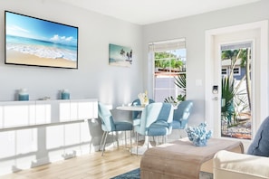 Smart TV, books, video library, stereo - Heated Pool, Dock, Kayaks, Turtle Beach 1-mile & Crescent Beach 2-miles, 1-bdr (Siesta Key)