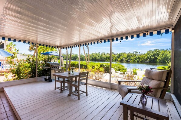 Outdoor dining - Heron Lagoon, dock, pool, the Poolside Complex at Siesta Key Bungalows (Siesta Key)