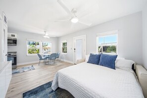 3 bedrooms, desk, iron/ironing board, travel crib - Heron Lagoon, dock, pool, the Poolside Complex at Siesta Key Bungalows (Siesta Key)