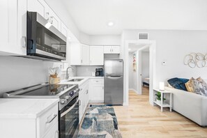 Fridge, microwave, oven, stovetop - Heated Pool, Dock, Kayaks, on Lagoon, Turtle Beach 1-mile & Crescent Beach 2-miles, 3-units (Siesta Key)