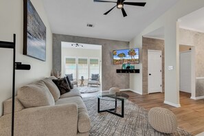 Signature Condo, 1 Queen Bed with Sofa bed | Living room | 45-inch flat-screen TV with digital channels, offices - Savannah Shores (Myrtle Beach)