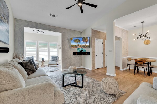 Signature Condo, 1 Queen Bed with Sofa bed | Living room | 45-inch flat-screen TV with digital channels, offices - Savannah Shores (Myrtle Beach)